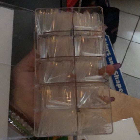 False nails - Picture 2 of 3